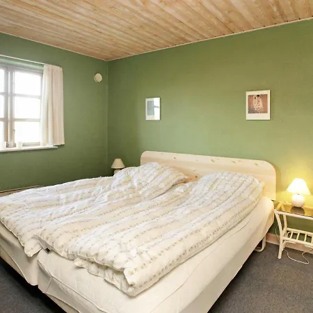 Ferienhaus Five-bedroom Holiday In 36 *