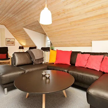 Five-bedroom Holiday In 36 *