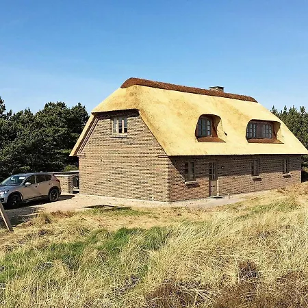 Five-bedroom Holiday In 36 Blåvand