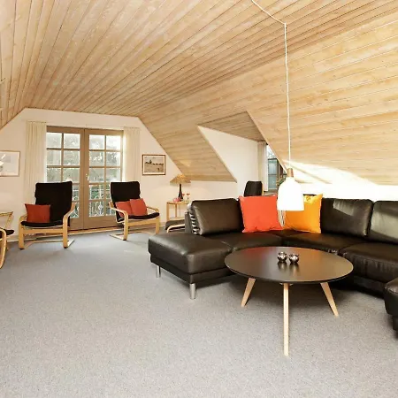Five-bedroom Holiday In 36 *