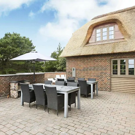 Five-bedroom Holiday In 36 Blåvand
