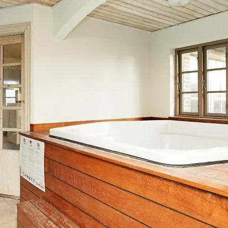 Five-bedroom Holiday In 36 Ferienhaus Blåvand